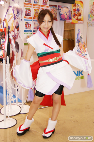 Illustration for article titled 2010's Japanese Booth Companions Still Passing Out Fliers In Your Memories